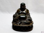 Escultura de Buda sentado em resina com o interior oco. Medindo 17cm de altura.