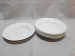 Jogo de 8 pratos de sopa em vidro opalinado. Medindo 22,5cm de diâmetro.