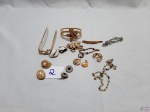 Lote de bijuterias diversas, composto de brincos, pingentes, etc.