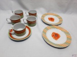 Lote composto de 2 pratos de bolo, 5 xícaras de chá e 1 pires em porcelana estampada.