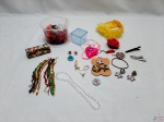 Lote de Bijuterias infantil. Composto por anéis, broches , tiara, etc.