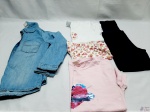 Lote de Roupas Infantis. Composto por 3 camisas, 1 calça e 1 jaqueta jeans. Peças com marca de guardado. Tamanhos: 6 a 8 anos.