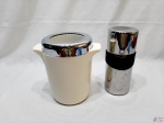 Lote composto de balde de gelo em plástico duro e coqueteleira em aço inox Forma. Medindo a coqueteleira 21cm de altura.