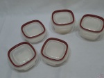 Jogo de 5 tupperware da Rubbermaid com tampas herméticas. Medindo 11cm x 11cm x 8cm de altura.
