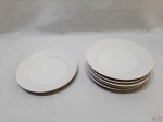 Jogo de 6 pratos de sobremesa em porcelana branca com relevo na borda. Medindo 20cm de diâmetro.