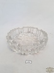 Cinzeiro em Cristal Ricamente Lapidado. Medida 18 cm diametro x 5 cm altura.