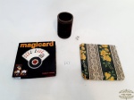 Lote de Jogo 3 Peças sendo 2 Caixas de Segura Cartas e  copo de couro  com Dado. Medidas Vaso 10 cm altura x 6,5 cm diametro e Segura Cartas 7 cm diametro.