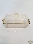 Travessa Retangular Pyrex com Tampa Americana em Vidro. Medidas 22,5 cm x 12,5 cm x 6 cm altura.