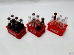 Lote de 3 mini engradados de refrigerante para colecionador. Sendo 8 cheias e 10 vazias.