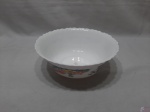 Travessa redonda funda, bowl em vidro opalinado Arcopal francês com barra azul floral. Medindo 25cm de diâmetro x 9,5cm de altura.