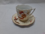 Xícara de chá dita caipira em porcelana Noritake com relevos.