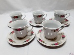Jogo de 5 xícaras de chá, café com leite em porcelana floral.