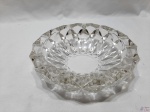 Centro de mesa bowl em grosso cristal moldado. Medindo 21cm de diâmetro x 6cm de altura.
