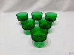 Jogo de 6 taças abertas em vidro verde com pé transparente. Medindo 8,5cm de diâmetro x 8cm de altura.