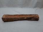 Enfeite em madeira rústica. Medindo 39,5cm de comprimento.