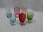 Lote diverso, composto de 3 copos longos e 3 taças de suco, peças em vidro e cristal colorido. Medindo o copo 14cm de altura
