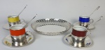 Quatro xícaras de café  Steatita, nas cores laranja, amarela, azul e marrom, suporte marca Christofle metal espessurado a  prata com 4 colheres de café em prata 90. Acompanha para composição cesta para biscoito em prata Meridional. Medindo: 3 x 17 cm.