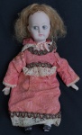 Brinquedo Antigo - Boneca em porcelana. Medindo: 39 cm