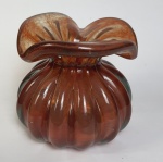 Vaso em vidro de Murano. Medindo: 13 x 14 cm