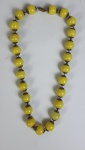 Bijuteria fina - Colar em Murano na cor amarela. Medida aberta: 44 cm