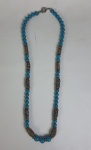 Bijuteria fina - Longo colar na cor azul. Medida aberta: 77 cm