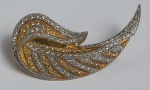 Bijuteria fina - Belíssimo broche em metal.