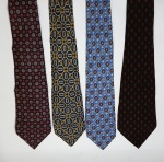 Quatro gravatas, sendo duas italianas e uma inglesa.