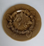 Prato de coleção, em porcelana francesa `Holsy-le Rei. Medindo: 20 cm