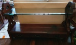 Móvel console em madeira  nobre, com três gavetas e tampo em vidro. Medindo: 82 x 129 x 38 cm, RETIRADA EM IPANEMA. 