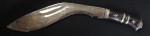 Cutelaria - Faca Kukri de caça / guerra,  em aço, gravado Índia. Medindo: 40 cm. 