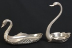 Dois cinzeiros, representando cisne. Medindo: 16 x 12 x 9 cm e 10 x 16 x 8,5 cm