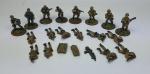 Colecionismo - 19 (Dezenove) soldados em metal. Medindo: 3 cm.