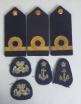 Militaria -Três ombreiras e quatro sutaches diversos da marinha. Medindo:  8 cm, 6 cm e 4 X 6,5 cm.