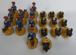Arte Popular - Bumba meu boi, 20 miniaturas em barro cozido patinado. Medindo: 6 x 5 cm e 4 x 4 cm 
