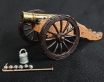 Britains Ltd. `Arma da Revolução`, canhão em metal e plástico, modelo  9739. Medindo: 5 x 11 cm