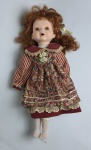 Brinquedo Antigo - Boneca de coleção, em porcelana. Medindo: 38 cm
