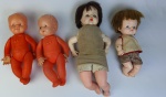 Brinquedo Antigo - Quatro bonecas, sendo duas em plástico rígido . Medindo: 24 cm, 26 cm, 25 cm e 36 cm.