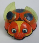 Brinquedo antigo de lata, Joaninha, movido à corda. Medindo: 6 x 15 x 12 cm. Funcionando.