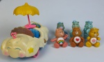 Brinquedo Antigo - ESTRELA - Anos 80/90, Sete ursinhos carinhoso e carro, em plástico rígido. Medindo: 23 x 14 cm e 8,5 cm.