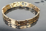Pulseira em ouro . Medida aberto: 18 cm. Peso: 18,5g