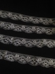 Renda branca. Medindo: 9.40 mt x 4 cm.