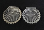 Par de antigas conchas em vidro.  Medindo: 10 cm.