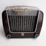 Philips - Antigo rádio valvulado modelo BR295. Medindo: 18 x 27 x 15 cm.
