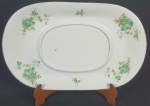 Vista Alegre -  Presentoir em porcelana, esmaltado com flores na cor verde. Medindo: 3 x 26 x 40 cm.