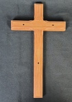 Cruz de pinho de riga. Medindo: 32 x 19 cm.