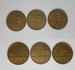 Numismática, Uruguay- Três moedas de 5 artigas. Medindo: 3 cm.