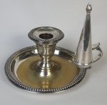 Mappin´s & Webbs - Antiga palmatória com abafador da Prince Plate. Peça numerada e marcada. Possui monograma datado de  10.01.1917.  Medindo: 13 x 13 cm.