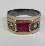 Anel em prata de lei, com pedra rosa. Aro 20.