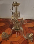 Parte de lustre em cristal, para 4 lâmpadas. Medindo: 52 x 62 cm. Essa peça não pode ser enviada pelo correio.
