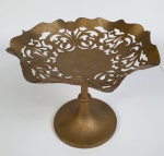 Mapping & Webb - Uveira metal patinado. Medindo: 20 x 15 cm.